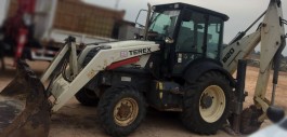 Gambar Backhoe loader Terex